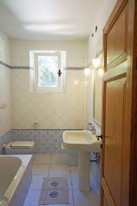Villa Deco : Ванная комната с ванной