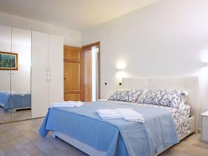 Villa Deco : спальня с двуспальной кроватью
