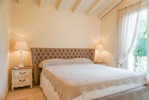 Villa Lina : спальня с двуспальной кроватью