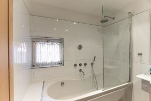 Appartamento Oasi : Bathroom with tube