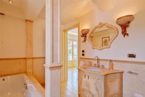 Villa Selene : Ванная комната с ванной