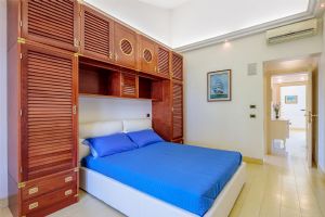 Villa Selene : спальня с двуспальной кроватью