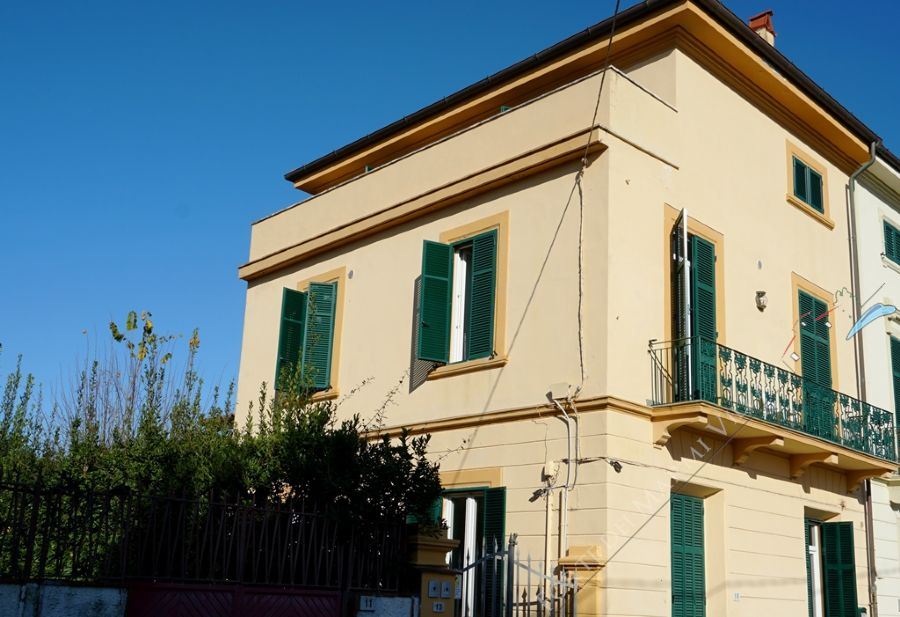 Villa Miriam semi detached villa to rent Marina di Pietrasanta