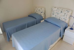 Villa Miriam : спальня с двумя кроватями