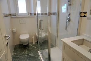 Villa Miriam : Ванная комната с душем