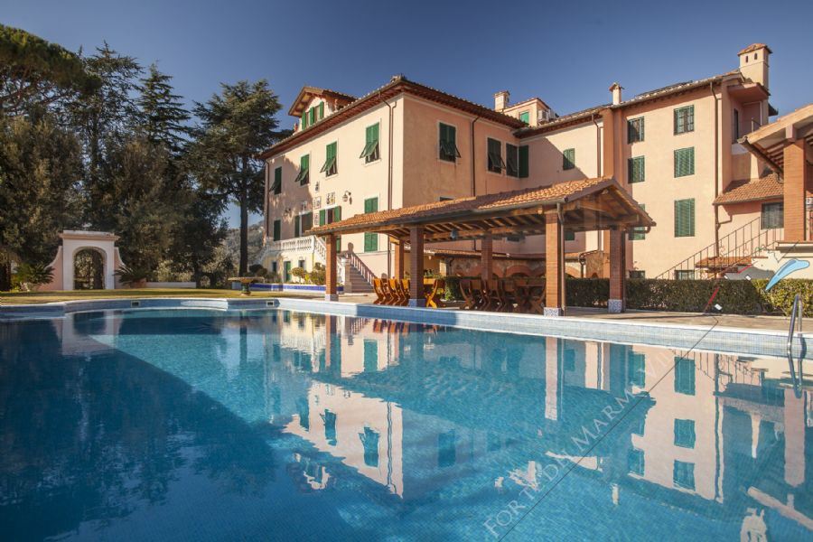 Villa Sunrise - villa singola in affitto e vendita Camaiore