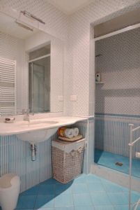 Appartamento Giustino : Bagno con doccia