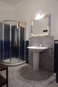 Appartamento Mirto : Ванная комната с душем