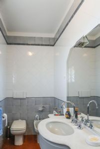 Villa Adelia : Ванная комната с ванной