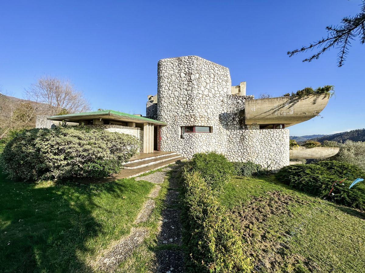 Villa Capezzana country house for sale Camaiore