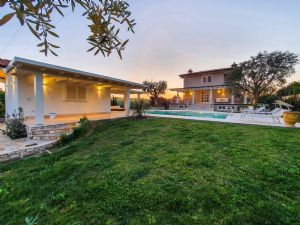 Villa Girasole : Вид снаружи