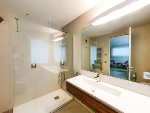 Villa Zoe : Bathroom with shower