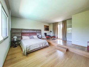Villa Zoe : спальня с двумя кроватями