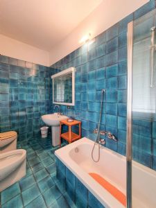 Villa Claudio  : Bathroom with tube