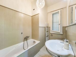 Villa Brezza Marina : Ванная комната с ванной