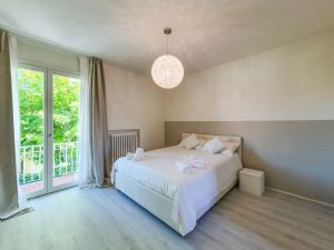 Villa Brezza Marina : спальня с двуспальной кроватью