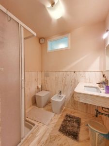 Villa Jolie : Bathroom with shower