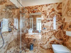 Villa Jolie : Ванная комната с душем