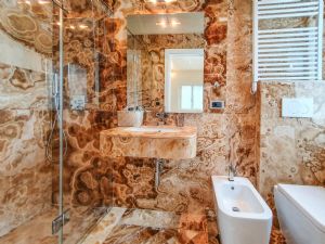 Villa Jolie : Ванная комната с душем