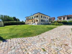 Villa Mirror : semi detached villa to rent Centro Forte dei Marmi