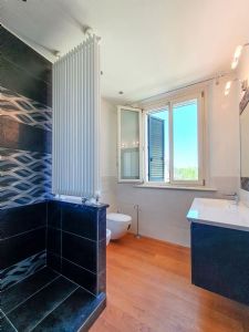 Villa Mirror : Ванная комната с душем