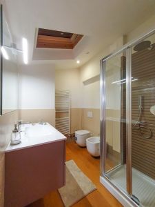 Villa Mirror : Bathroom with shower