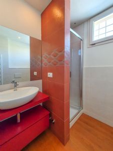 Villa Mirror : Bathroom with shower