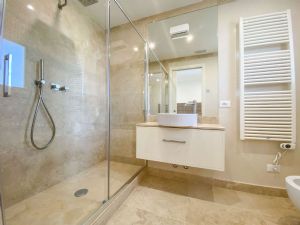 Villa Soprano : Bagno con doccia