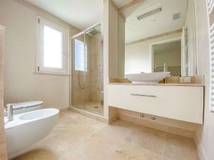 Villa Soprano : Bagno con doccia