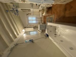 Villa Orfeo : Bathroom with tube