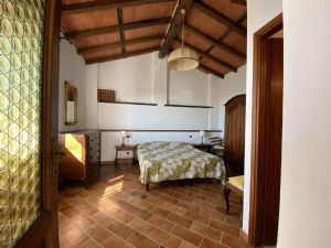 Villa Lucia : спальня с двуспальной кроватью