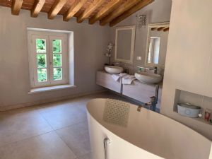 Villa il Gallo : Bathroom with tube