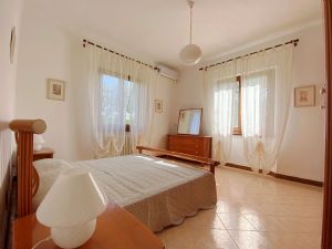 Villa Alina : спальня с двуспальной кроватью