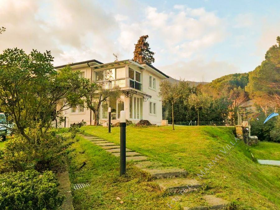 Villa Collebello villa singola in affitto e vendita Camaiore
