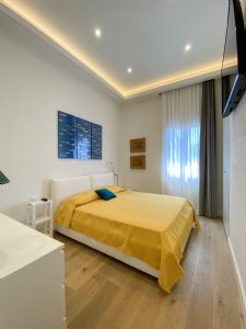Villa May : спальня с двуспальной кроватью