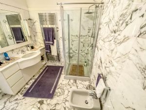 Villa Champenoise : Bagno con doccia