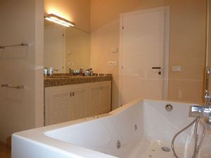 Villa Cristal : Ванная комната с ванной
