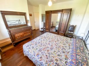 Bifamiliare Il Cinquale : спальня с двуспальной кроватью