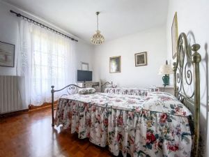 Villa Fresia : спальня с двумя кроватями