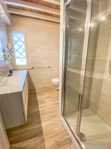 Villa Horse : Bathroom with shower