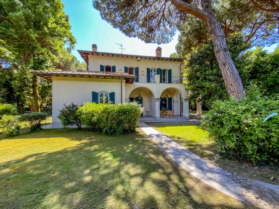 Villa Visconti - Detached villa to Rent and for Sale Forte dei Marmi