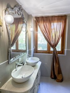 Villa Santa Lucia : Bathroom with shower