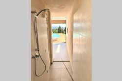 Villa Emotion View : Ванная комната с душем