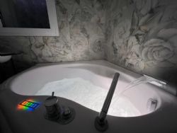 Villa Emotion View : Ванная комната с ванной