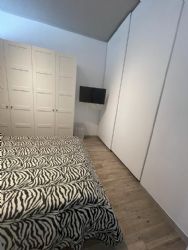 Appartamento Moderno : спальня с двуспальной кроватью