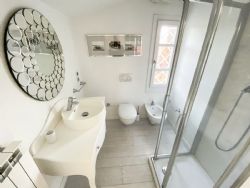 Villa Pascià : Bathroom with shower