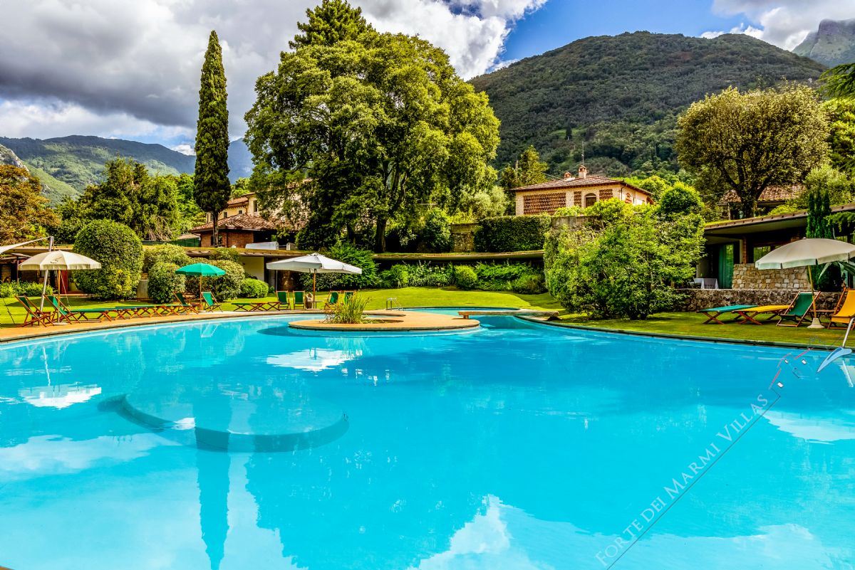 Villa Relais Bianca detached villa to rent Camaiore