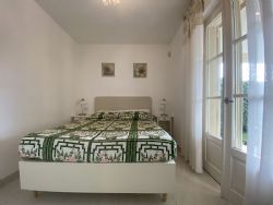 Villa Daniela : спальня с двуспальной кроватью