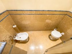 Villa Lucchesia : Bathroom