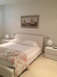 Bifamiliare delle Sirene : спальня с двуспальной кроватью